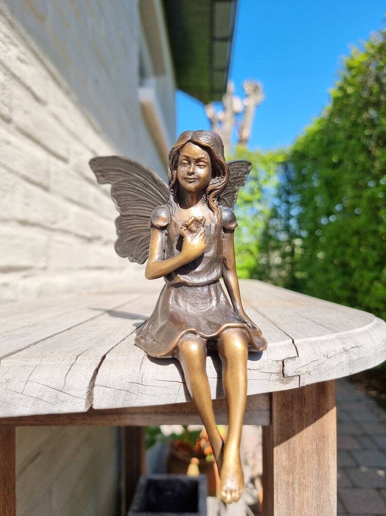 Lovely little garden fairy - Bronze figurine - Home and garden ornaments