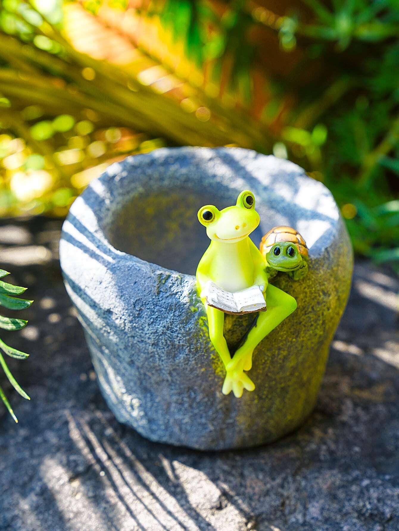 1pc ABS Garden Decoration Craft, Frog & Stone Design Garden Ornament For Outdoor