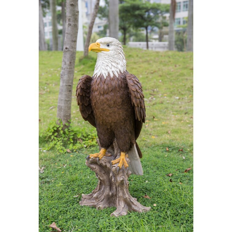 Bald Eagle on Stump Statue