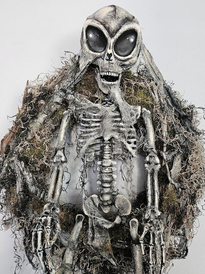 Halloween Alien Skeleton Terror Decor