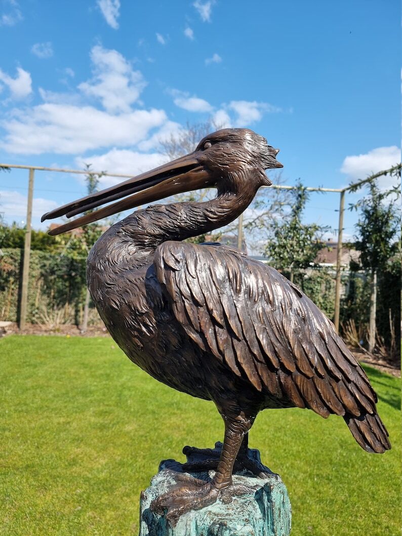 Life-size Pelican - Bronze fountain - Bronze garden sculptures - Lawn art