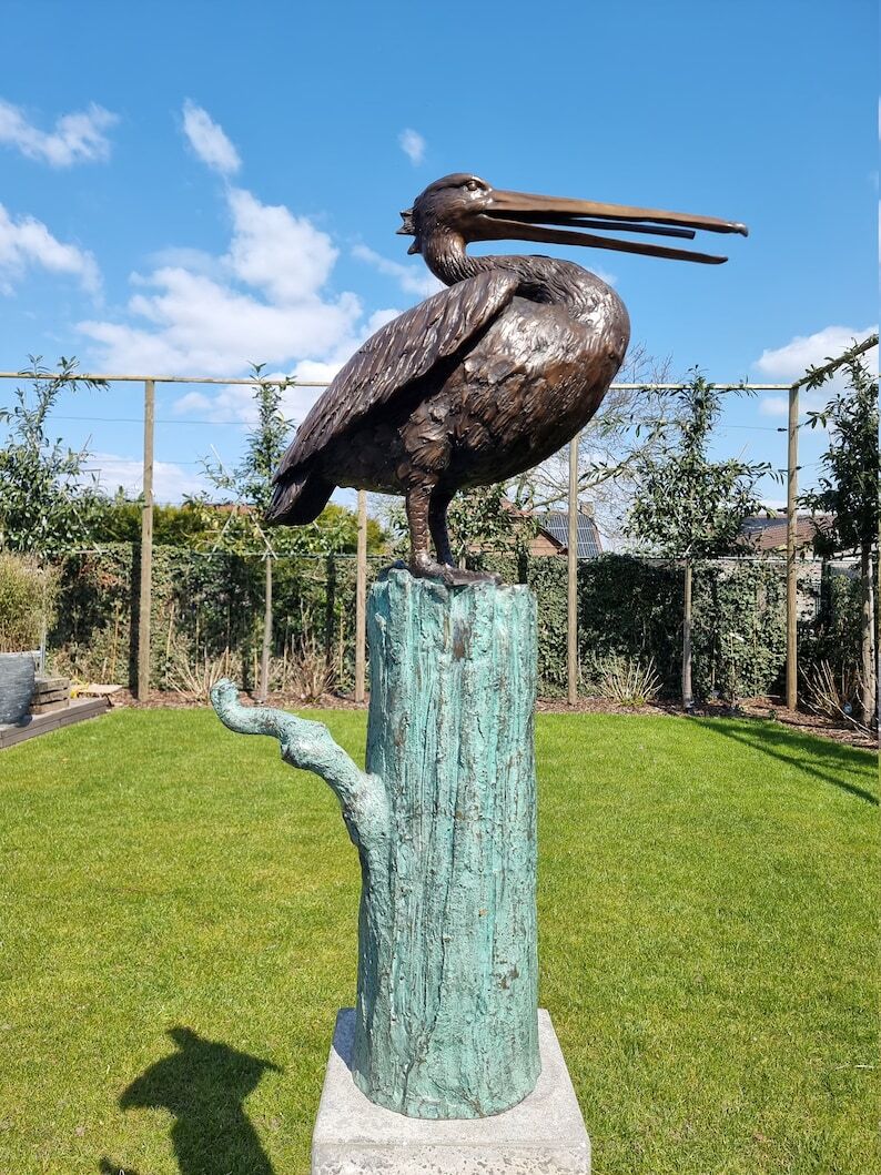 Life-size Pelican - Bronze fountain - Bronze garden sculptures - Lawn art