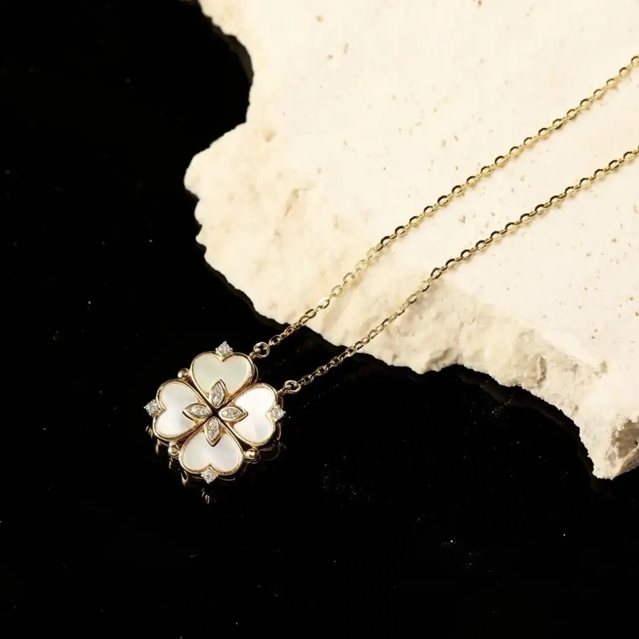 Zircon Shell Four Leaf Necklace