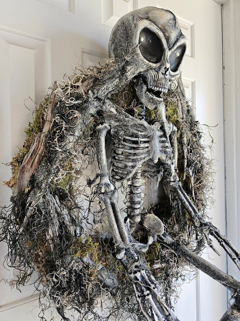 Halloween Alien Skeleton Terror Decor