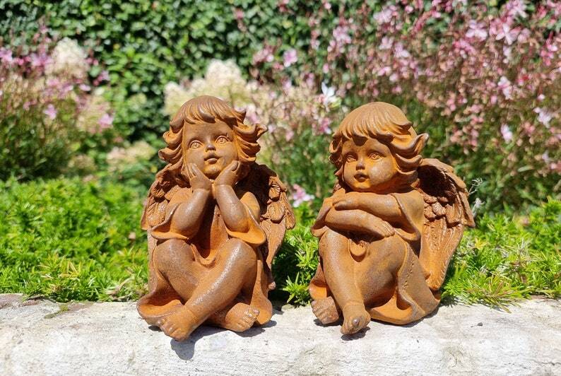 Pair of seated angels in cast iron - garden decoration - Angels