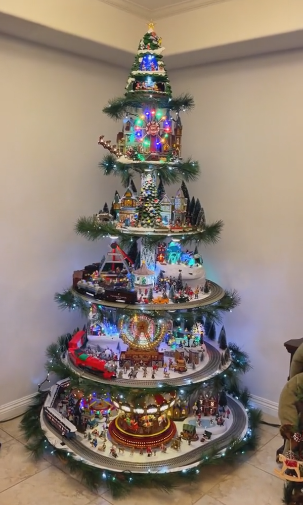 ☆Ferris wheel Christmas tree (with trains, Ferris wheel, brightly lit